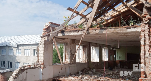 The roof of the school in the village of Chervona Dolyna was destroyed